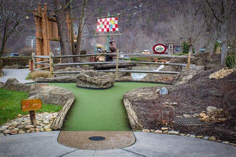 Immerse Yourself in the Scenic Beauty of Mountain Mini Golf